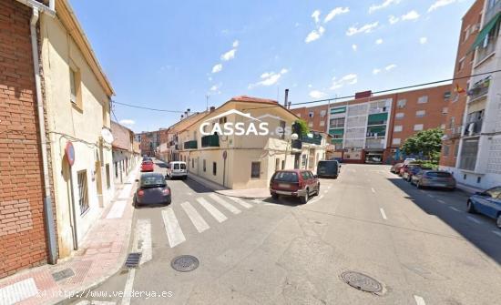 CASA Zona Carretera de Loeches, 4 habitaciones y 3 baños. Trastero, garaje y patio de 40 m2. - MADR