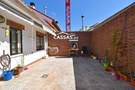 CASA Zona Carretera de Loeches, 4 habitaciones y 3 baños. Trastero, garaje y patio de 40 m2. - MADR