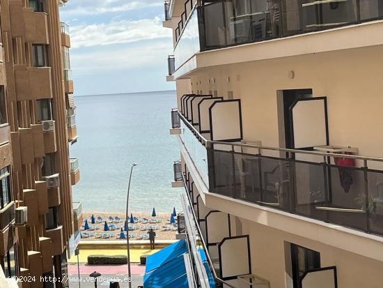  Apartamento de 3 dorm. convertido en 2 dorm, 1ºa linea lateral en Benidorm esquina paseo de ponient 