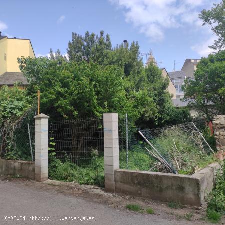 SE VENDE SOLAR A DOS CALLES  EN CASCO ANTIGUO CON PROYECTO DE VIVIENDA Y LICENCIA DE OBRA - LEON