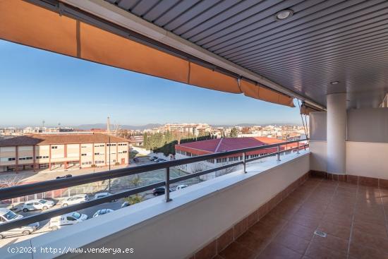 PISO REFORMADO CON PISCINA, GARAJE Y TRASTERO EN EL CAMPUS DE LA SALUD - GRANADA