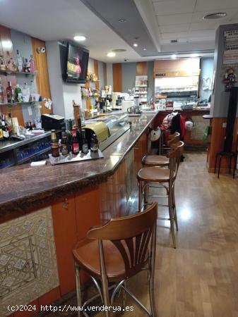 SE VENDE LOCAL COMERCIAL EN ZONA ENSANCHE-FERIA.- - ALBACETE