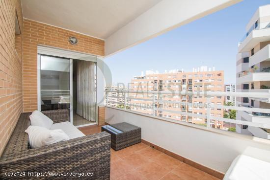 Exclusivo apartamento de tres dormitorios en Playa de San Juan Alicante garaje y trastero incluido: 