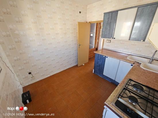 SE VENDE PISO EN SANT BOI DE LLOBREGAT, ZONA CAMPS BLANCS - BARCELONA