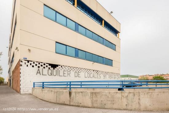 Oportunidad de Inversión: Oficina + Plazas de Garaje en Villaverde- Madrid - MADRID