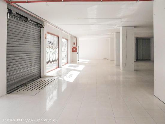 Magnífico local comercial de 600 m2, en una de las mejores ubicaciones de la localidad de La Zubia.