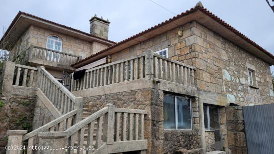  Chalet 6 dormitorios en Vilanova de Arousa - PONTEVEDRA 