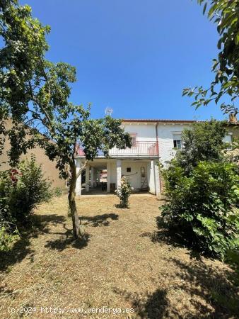 CASA CON AMPLIO TERRENO en SARIEGOS - LEON