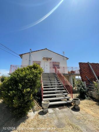 CASA CON AMPLIO TERRENO en SARIEGOS - LEON