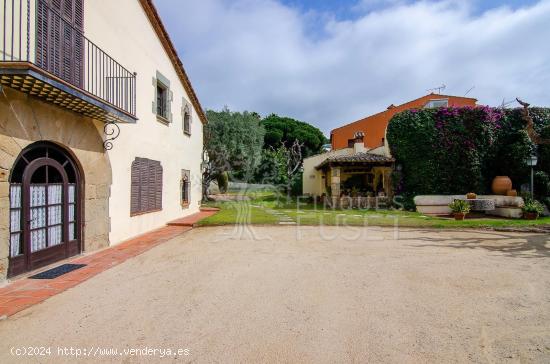 Majestuosas masías adyacentes en venta en Sant Andreu de Llavaneres - BARCELONA