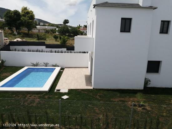 Fastastica casa de estilo moderna con piscina para alquiler de larga temporada - MALAGA