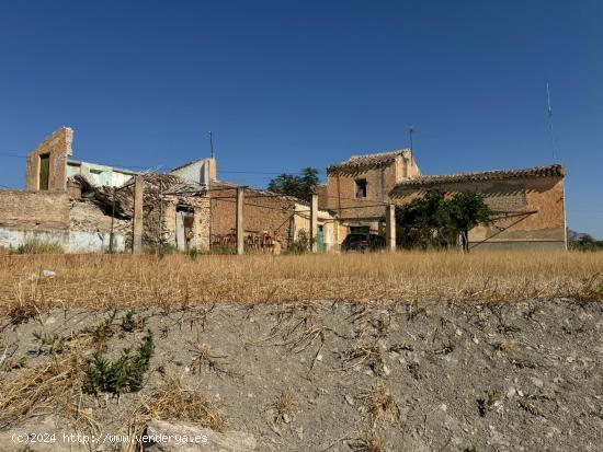  Terreno con Cortijo histórico con gran potencial en Baza, Granada: Ideal para inversores  - GRANAD