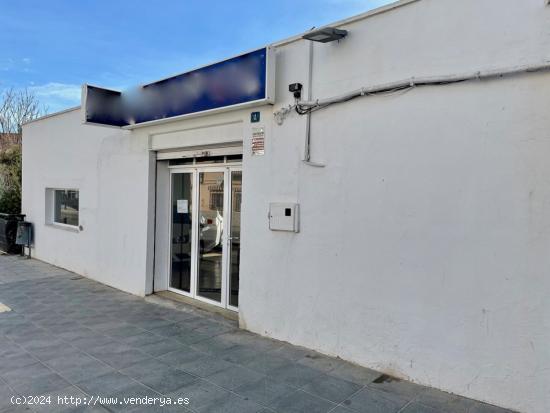 Local comercial en Buñol, calle principal, de 125 m2, 63 m2 de local cerrado más 62 m2 - VALENCIA