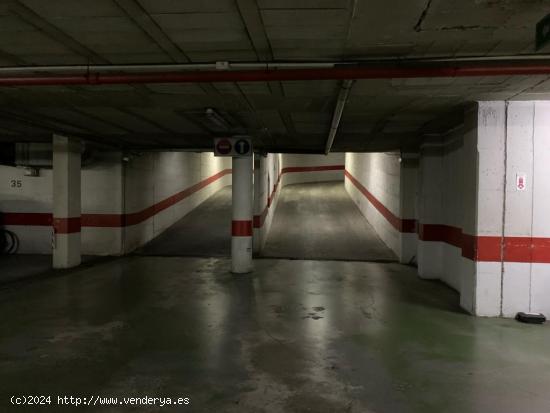 Plaza de Garaje con Capacidad Para Dos Coches - SEVILLA