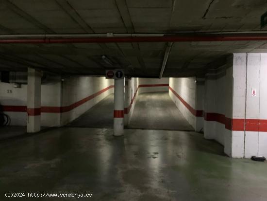 Plaza de Garaje con Capacidad Para Dos Coches - SEVILLA