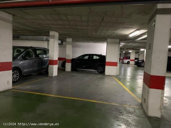 Plaza de Garaje con Capacidad Para Dos Coches - SEVILLA