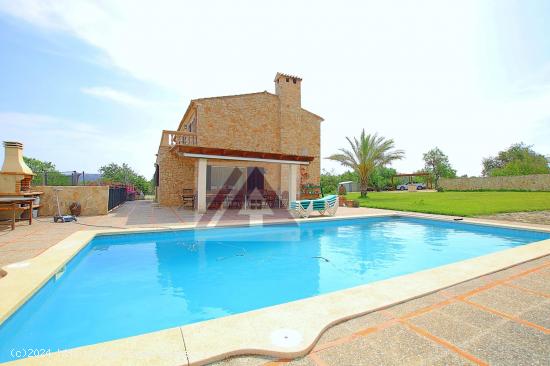 Estupenda villa con casita de invitados, piscina y garaje con vistas a San Salvador - BALEARES