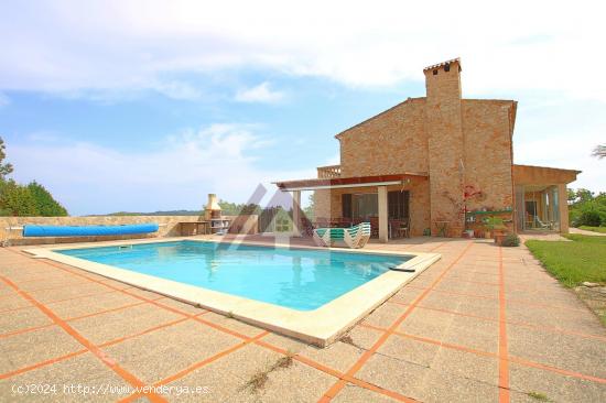 Estupenda villa con casita de invitados, piscina y garaje con vistas a San Salvador - BALEARES