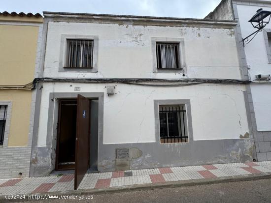 CASABANCO VENDE  CASA EN LA HABA - BADAJOZ