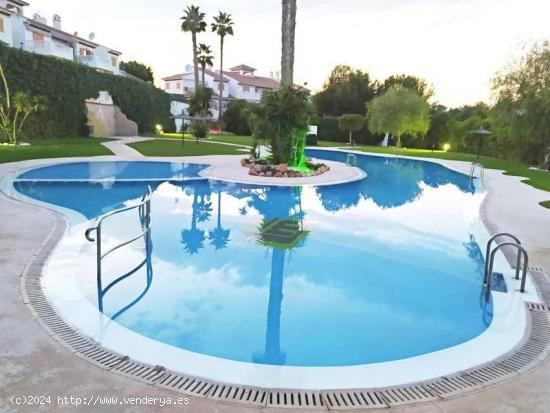 SE VENDE CHALET ADOSADO EN MIL PALMERAS - ALICANTE