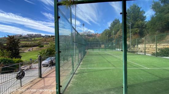 ¡Tu hogar ideal en Mijas Costa! Alquiler de piso moderno de 2 dormitorios con vistas al golf - MALA