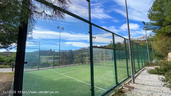 ¡Tu hogar ideal en Mijas Costa! Alquiler de piso moderno de 2 dormitorios con vistas al golf - MALA