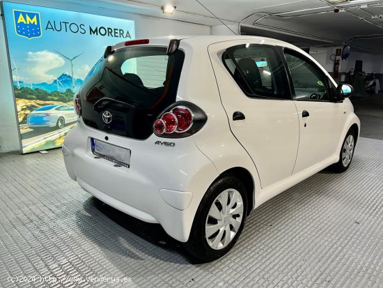 Toyota Aygo 1.0 Live 70. Pocos KM !!! Impecable. A toda prueba . - Barcelona