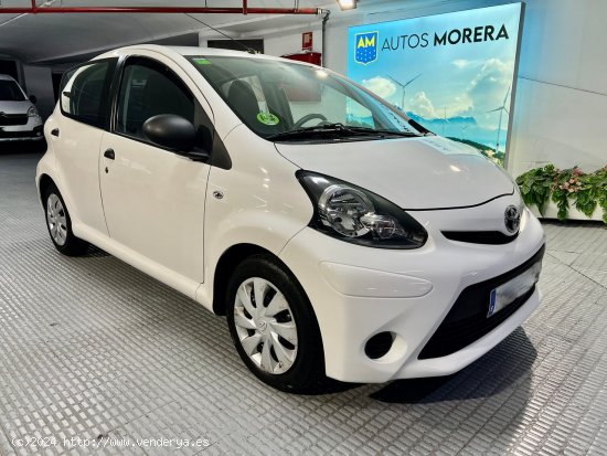 Toyota Aygo 1.0 Live 70. Pocos KM !!! Impecable. A toda prueba . - Barcelona