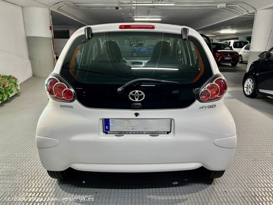 Toyota Aygo 1.0 Live 70. Pocos KM !!! Impecable. A toda prueba . - Barcelona