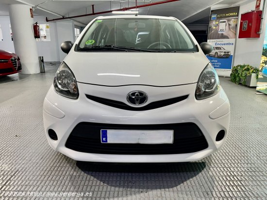 Toyota Aygo 1.0 Live 70. Pocos KM !!! Impecable. A toda prueba . - Barcelona