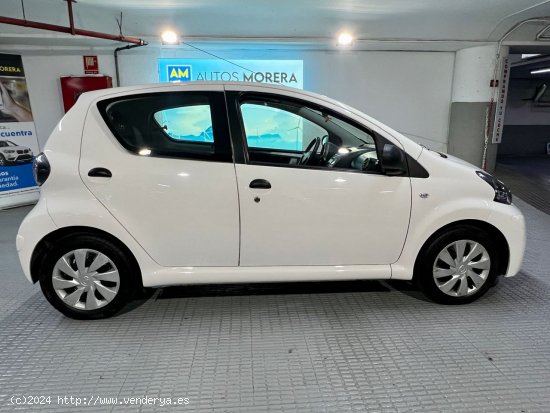 Toyota Aygo 1.0 Live 70. Pocos KM !!! Impecable. A toda prueba . - Barcelona