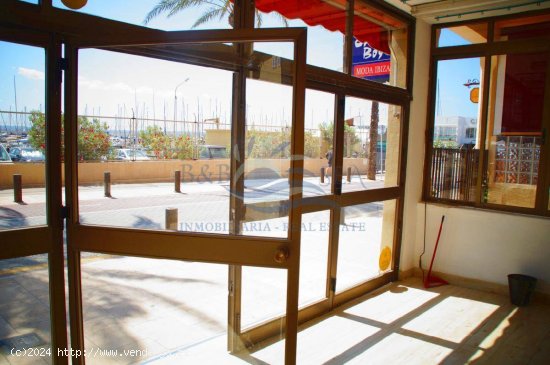 Se vende local comercial en primera línea