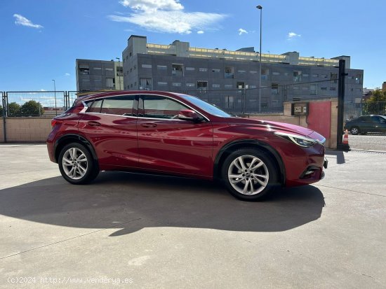 Infiniti Q30 1.5D PREMIUM - Parla