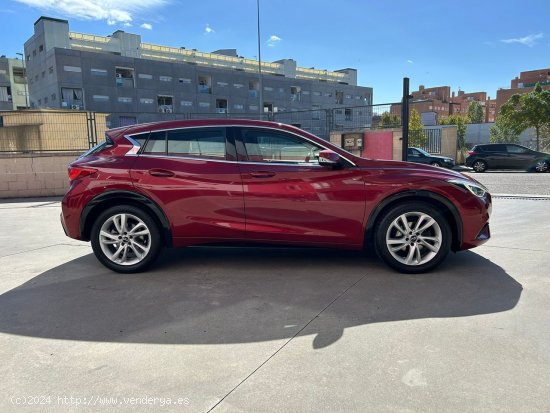 Infiniti Q30 1.5D PREMIUM - Parla