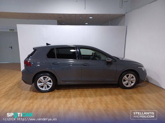 Volkswagen Golf   1.0 eTSI 81kW (110CV) DSG Life - Madrid