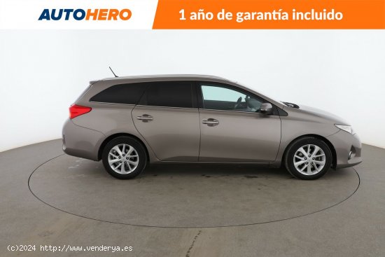 Toyota Auris 2.0 D4D Advance Touring Sports - 