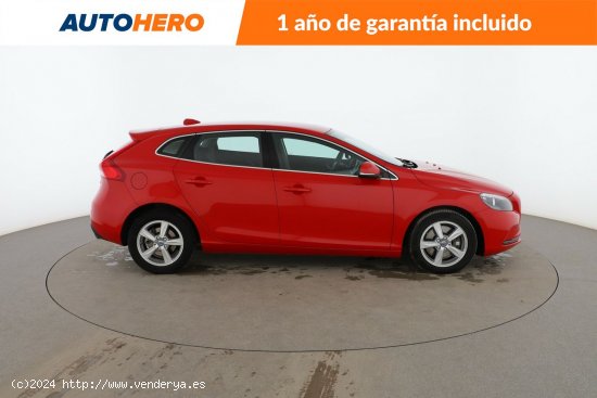 Volvo V40 2.0 D3 Momentum - 