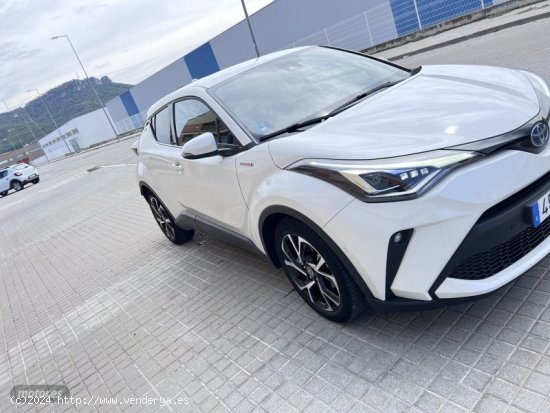 Toyota C-HR 1.8 140H Advance de 2022 con 43.000 Km por 23.400 EUR. en Barcelona