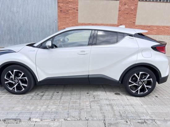 Toyota C-HR 1.8 140H Advance de 2022 con 43.000 Km por 23.400 EUR. en Barcelona