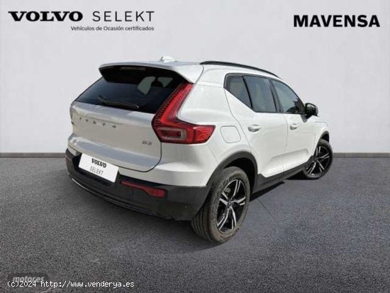 Volvo XC40 Plus, B3 mild hybrid, Gasolina, Dark de 2023 con 22.955 Km por 37.900 EUR. en Badajoz