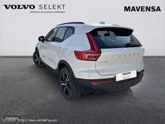 Volvo XC40 Plus, B3 mild hybrid, Gasolina, Dark de 2023 con 22.955 Km por 37.900 EUR. en Badajoz