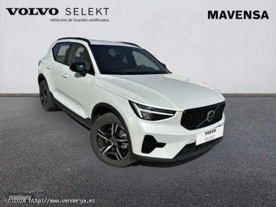 Volvo XC40 Plus, B3 mild hybrid, Gasolina, Dark de 2023 con 22.955 Km por 37.900 EUR. en Badajoz