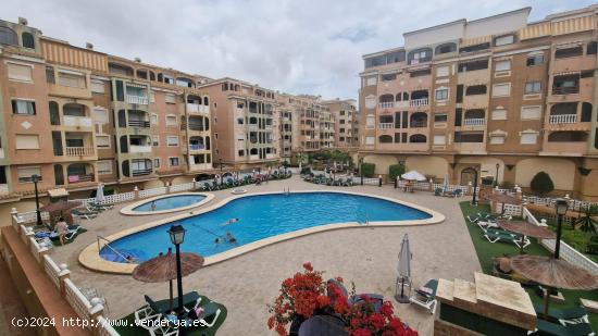 TORREVIEJA 3 HABS PISCINA TERRAZA AMPLIA PLAZA DE GARAJE .145.900€ - ALICANTE