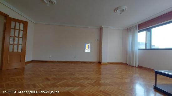 PISO EN VENTA DE 3 DORMITORIOS, MIRADOR, 2 BAÑOS Y PLAZA DE GARAJE EN PLENO CENTRO DE ZAMORA. - ZAM