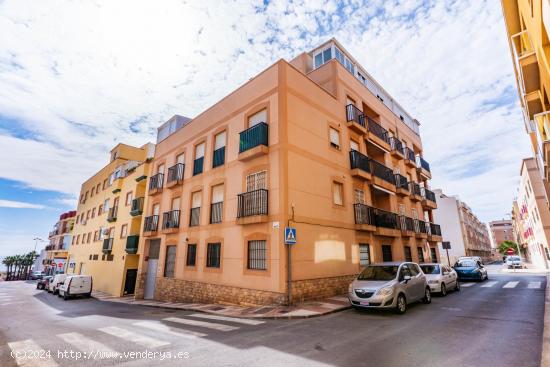  PISO EN VENTA EN AVENIDA SABINAL ,A 500 M LINEA PLAYA. - ALMERIA 