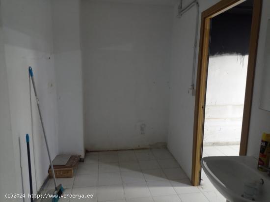 21 Inmobiliarias vende o alquila este estupendo local comercial en plena avenida principal - VALENCI