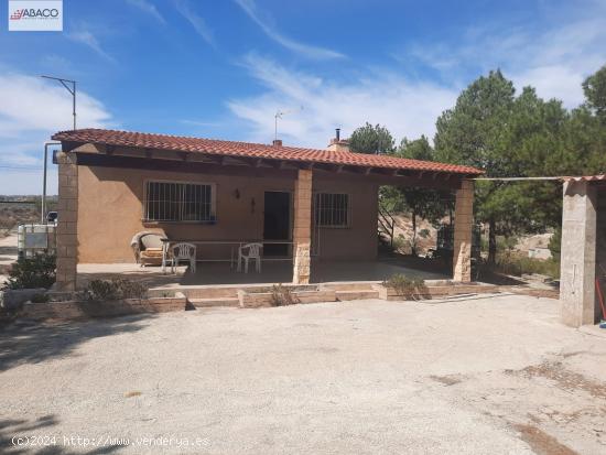 Casa y terreno en la Alcoraya - ALICANTE