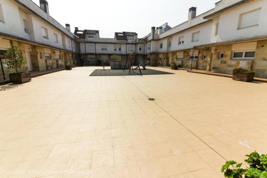 Unifamiliar adosado en Cudón con piscina choco terrazas barbacoa y garaje - CANTABRIA