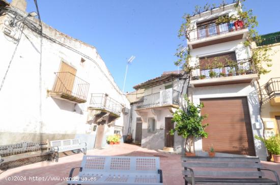 Urbis te ofrece una casa con almacén en venta en Villarino de los Aires, Salamanca. - SALAMANCA