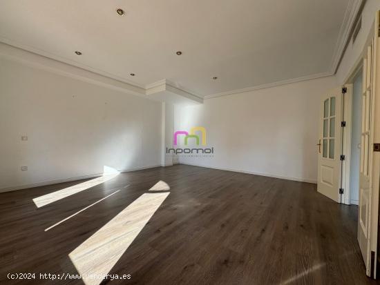 EXCLUSIVO ÁTICO DÚPLEX CON 3 DORMITORIOS EN URB. CON PISCINA EN LAS VAGUADAS - BADAJOZ